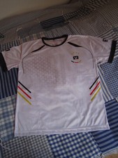 DG Nexolution Fußball Trikot Gr. L - in weiß mit schwarz/rot/gold + V-Zeichen