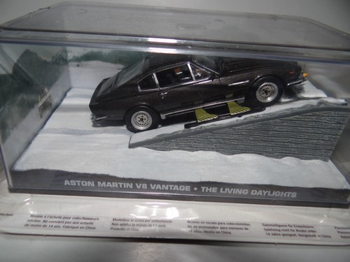 Universal hobbies james bond - universal,
