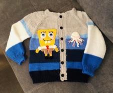 Jacke handgestrickt Gr.92 mit Spongebob und Qualle Gesamtlänge 40 cm