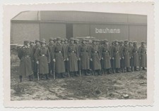 Foto Luftwaffe  Soldaten Stahlhelm-Karabiner 98 K-Mantel 2.WK  (S313)