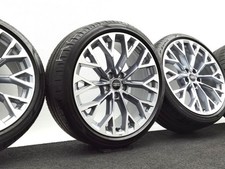 19 Zoll Audi RS3 8Y GY 10-Y-Speichen Sommerräder Original Felgen Pirelli