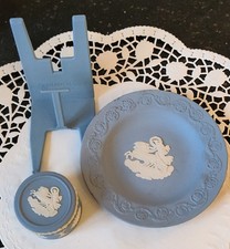 Zierteller Wedgwood blau