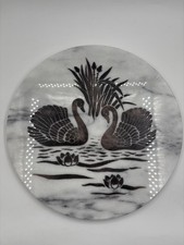 Runde Marmorplatte mit Gravur – Schwäne & Seerosen, Ø ca. 40 cm, mit rutschfeste