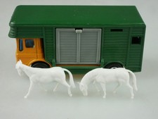 17-A Horse Box AEC - 55879 Matchbox Superfast Lesney