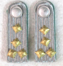 or . NVA Schulterstücke NVA Effekten Grenztruppen der DDR Hauptmann Volkspolizei