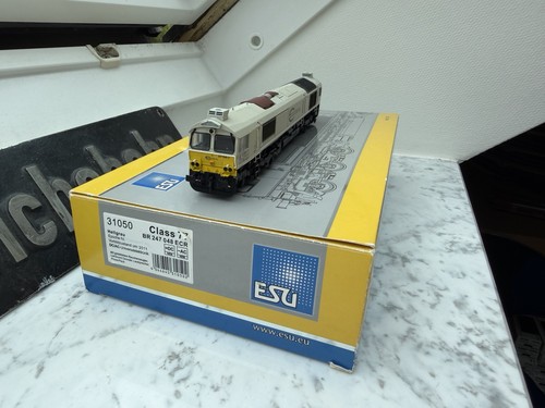 Esu 31050 diesellok 247 - h0,