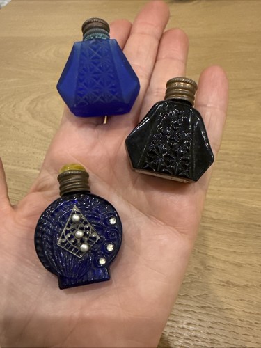 Drei antike parfum fläschchen - antike,
