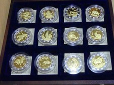 12 Medaillen mit chinesischen Tierkreiszeichen, Gold/Silber, Neupreis € 300