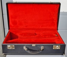 Alter starrer Transportkoffer