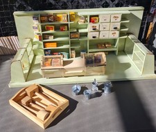 Alter Kaufmannsladen aus Holz