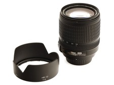 Nikon Zoom Objektiv AF-S DX Nikkor 3.5-5.6 / 18-105 mm G ED VR für APS-C / DX