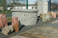 Gartenbrunnen aus Naturstein Granit Grau Gartendeko