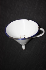 Altes Emaille Email Trichter  mit Sieb 30/50er Jahre