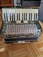 Akkordeon Friola mit außergewöhnlichem Design,  top Zustand, mit Tragerucksack