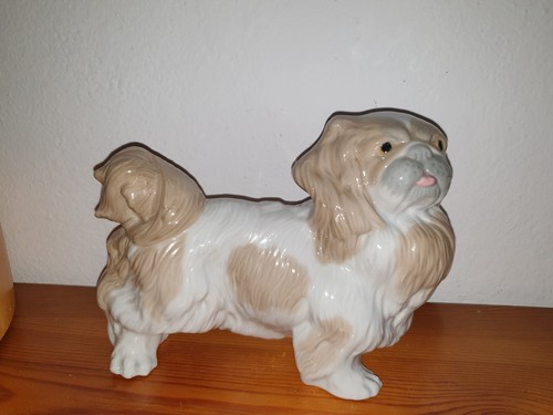 Porzellanfigur pekinese hund - /,