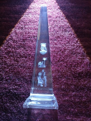 Hübsche glas obelisk figur - obelisk,