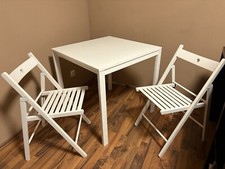 Esstisch / Küchentisch Ikea 75x75 mit zwei Klappstühlen
