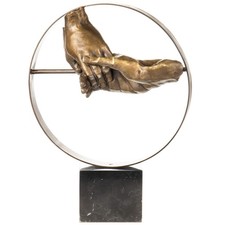 Moderne Bronzeskulptur Hände auf schwarzem Marmor nach Salvador Dali