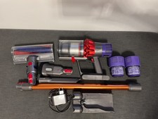 Dyson V10 mit Soft-Walze