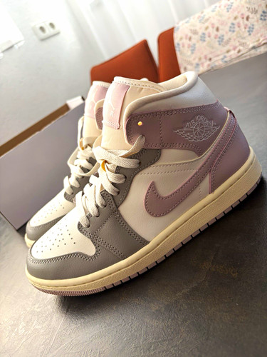 Nike air jordan mid - air, 1