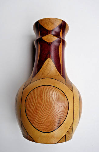 Vase aus holz - holz, intarsienarbeit