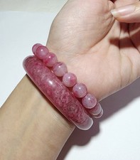 Set aus rosa Perlen und