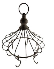 Kräuterkrone geschwungen