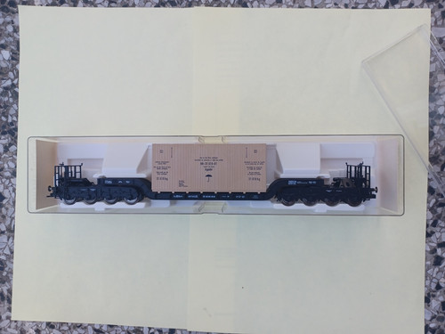 Schwerlastwagen mit holzkiste - schwerlastwagen,