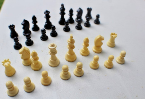 Schachfiguren aus kunststoff - schachfiguren,