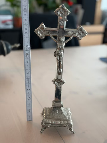 Antikes standkreuz aus metall - antikes,