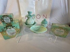 Vintage 1972 Avon Teal Powder