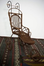 Puppenwagen aus Metall und Stoff, Spielzeug, Vintage.