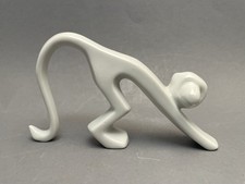 Royal Dux Bohemia Porzellanfigur Affe Jaroslav Ježek Moderne Czechoslovakia Weiß