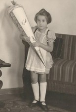 15/660 AK FOTO SCHULANFANG SCHULTÜTE FRISUR FREIBERG SACHSEN ALTES SOFA / TISCH