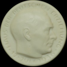 ROSENTHAL PORZELLAN SELB: Abzeichen 1936. HAUS DER DEUTSCHEN ERZIEHUNG BAYREUTH 