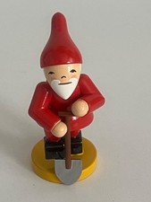 Wendt & Kühn, Heinzelmännchen mit Spaten, 5243/14