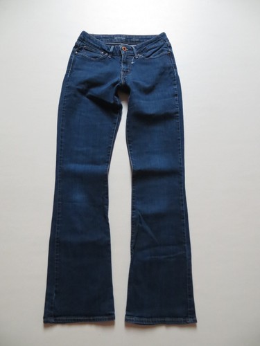 Levi bold curve - curve, modern