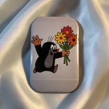Der kleine Maulwurf mit Blumen