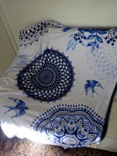 Hip Wohndecke Kuscheldecke Sofadecke Mandala 130x160 Blau Weiß Microfaser