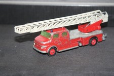Siku V261 LKW Mercedes Benz DL 30 Feuerwehr Drehleiter 1/55 Spielzeug Modellauto