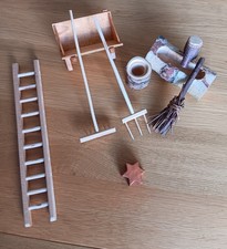 Konvolut Holz Krippenzubehör Leiter, Brunnen, Besen, Futterkrippe, Stern u.Ä.