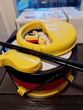 EM FUSSBALL  Fan Set Trommel Rassel Ratsche 3-Ton Pfeife 2 Sticks Gurt DEUTSCH 