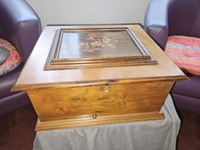 Polyphon in schöner Holztruhe mit 4 Platten