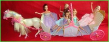 BARBIE PFERD/KUTSCHE "12 TANZENDEN PRINZESSINNEN" MATTEL-PFERD 2006 + 5 BARBIEs