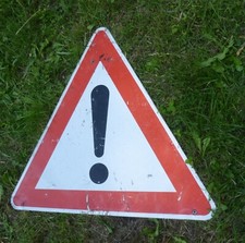 altes Verkehrsschild DREIECK