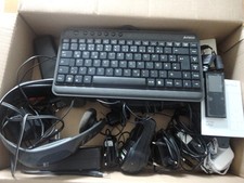 Karton mit Elektronikartikeln