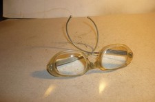 Alte kleine Brille starke Gläser und mit Gespinstbügeln !