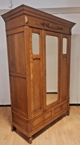 Kleiderschrank