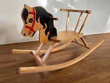 Schaukelpferd aus Holz für Kinder