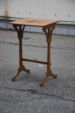 C26C03- Jugendstil Holz Beistelltisch mit Intarsienarbeit signiert um 1900